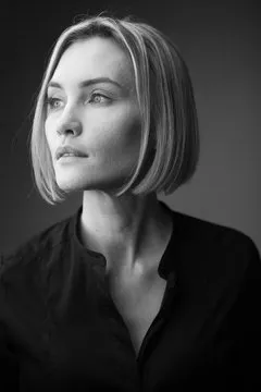 专业客服与开户注册引导形象